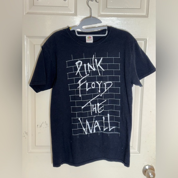Pink Floyd - “The Wall” 2017 Fruit Of The Loom Black Shirt. Medium - Picture 9 of 9